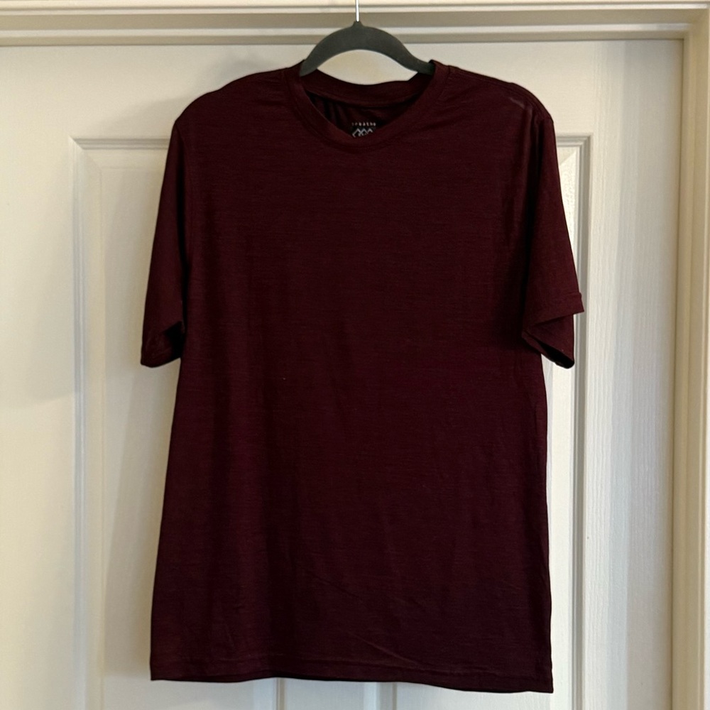Men’s Maroon Short Sleeve Tee with Crew Neck, Size Medium